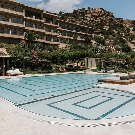 Maxine Hotel 3*