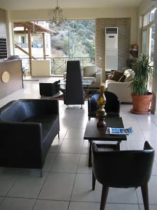 Maxine Hotel 3*