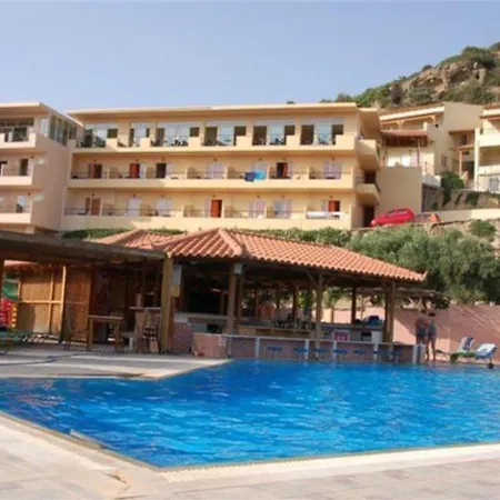 Maxine Hotel 3*